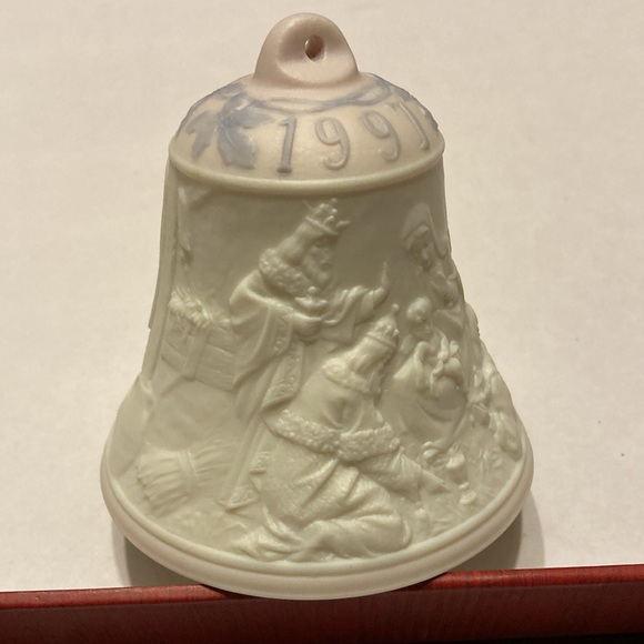 LLADRO 1997 Christmas Bell
Hand Made in Spain - Picture 4 of 6